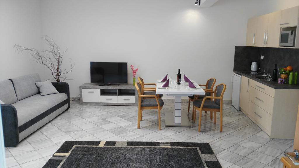 Apartament Fueredi Haz Apartman Sopron Zewnętrze zdjęcie